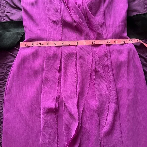 Vera Wang Strapless Gown - Picture 4 of 7